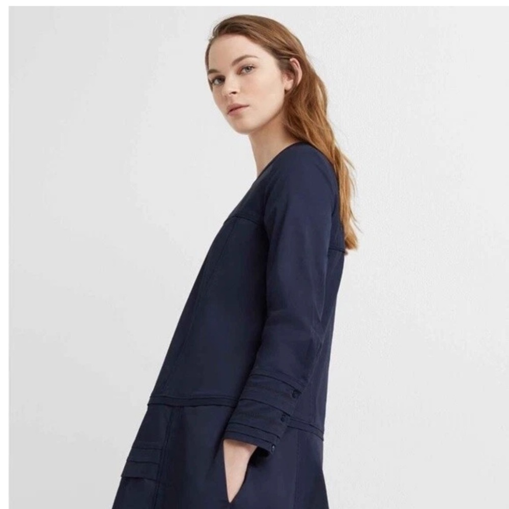 Club Monaco mini swing dress navy
Size 4